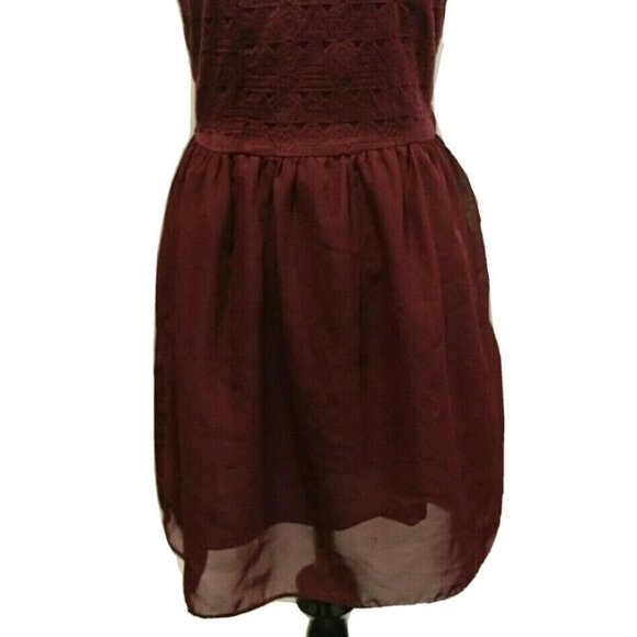 DIVIDED Burgundy Textured Overlay Dress - Picture 2 of 7